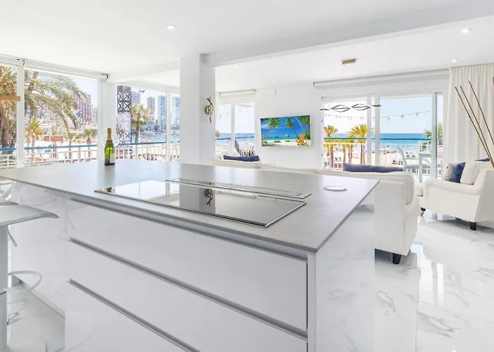 Copacabana Deluxe 1-a Levante ベニドルム